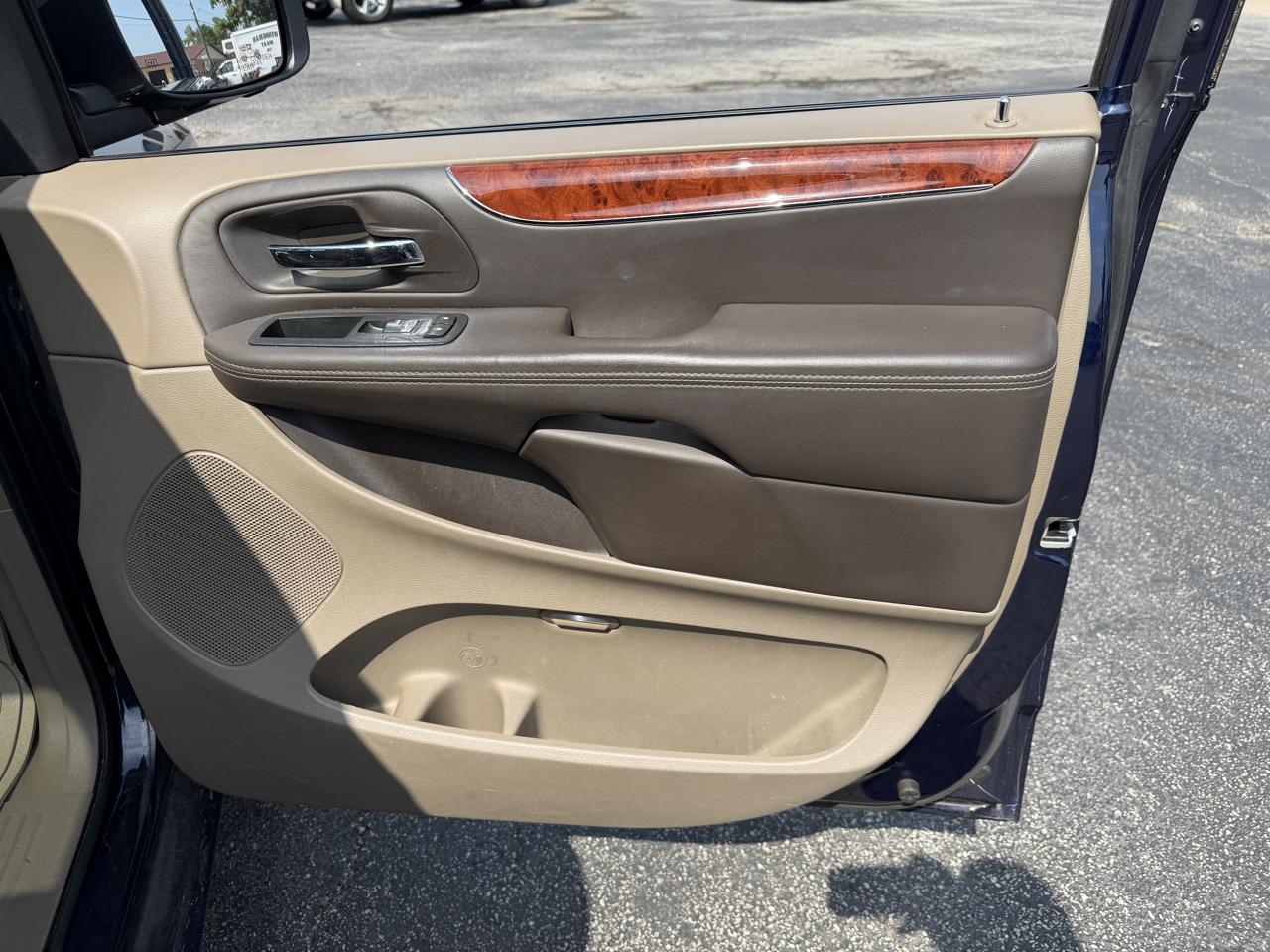 Chrysler Town & Country Limited 2014