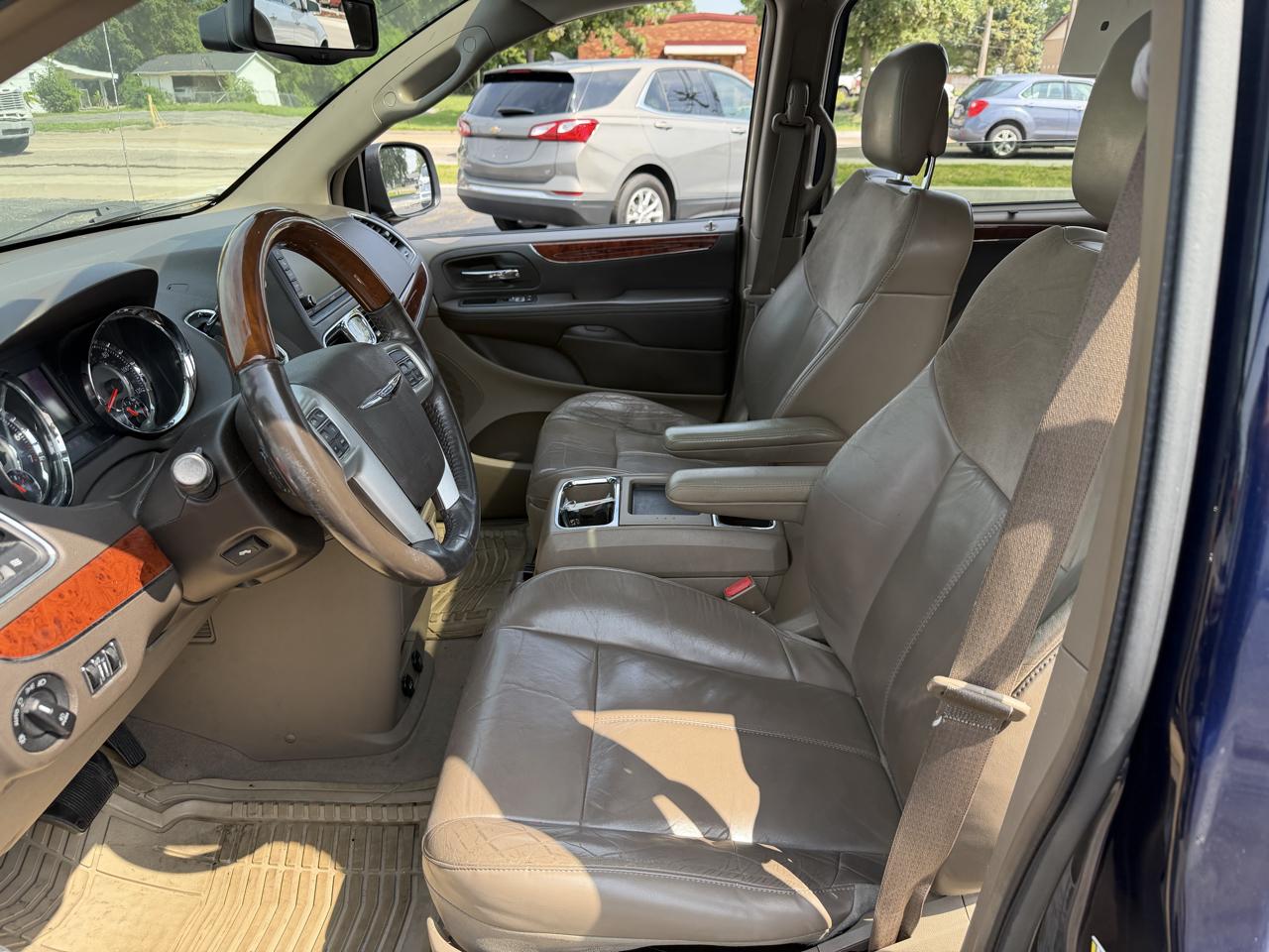 Chrysler Town & Country Limited 2014