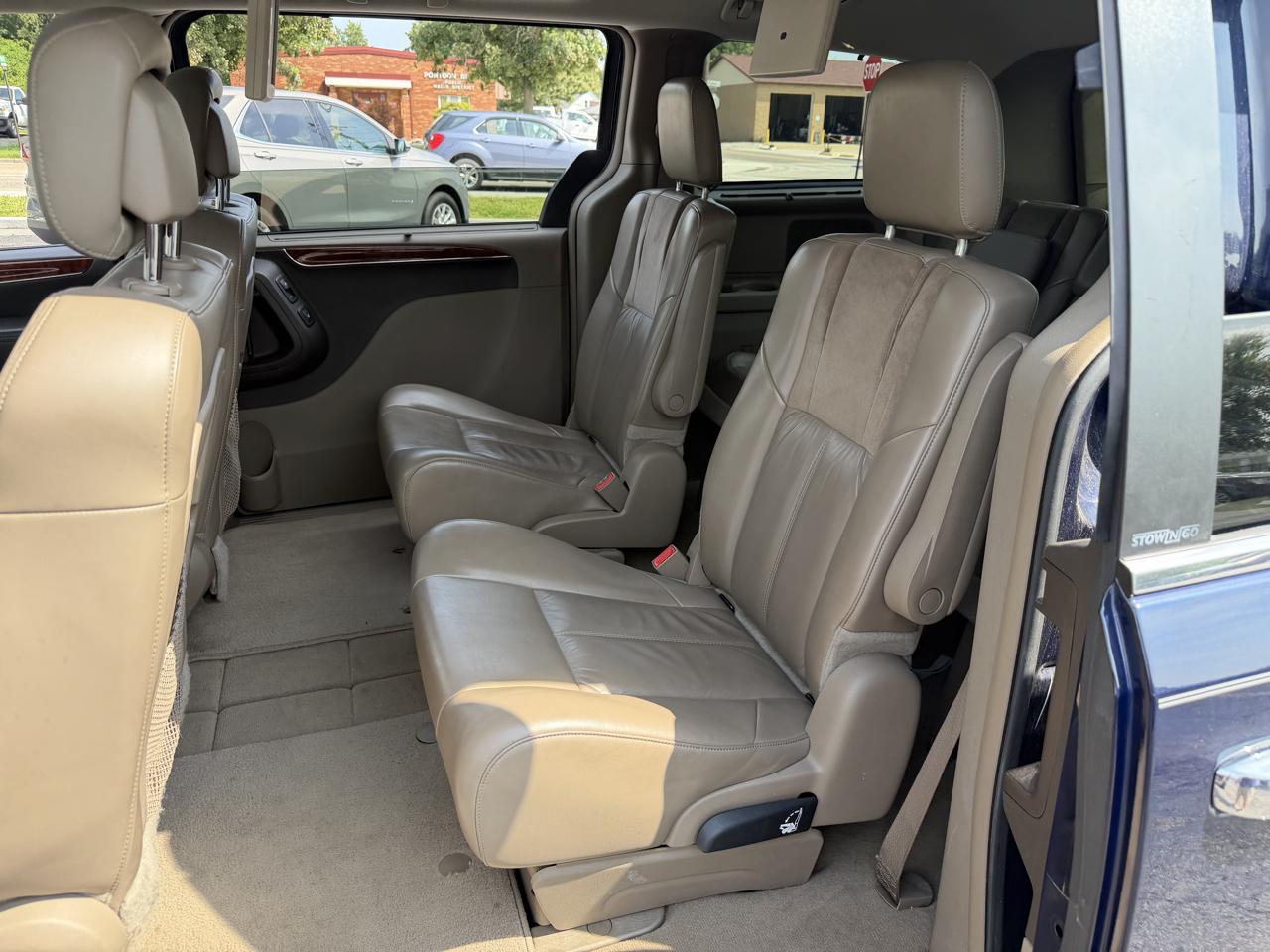 Chrysler Town & Country Limited 2014