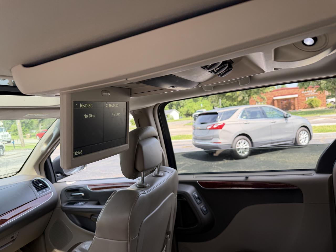 Chrysler Town & Country Limited 2014