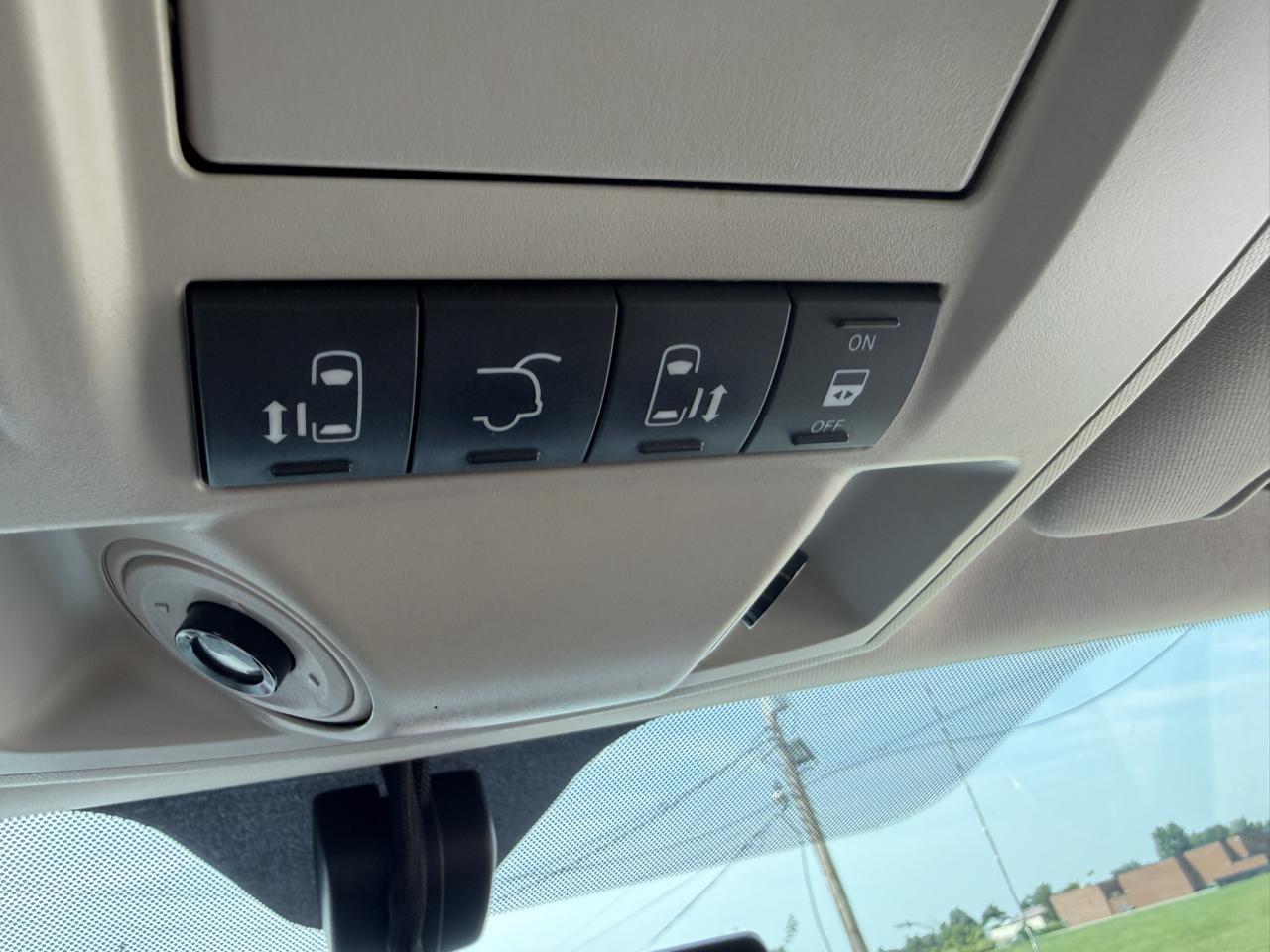 Chrysler Town & Country Limited 2014