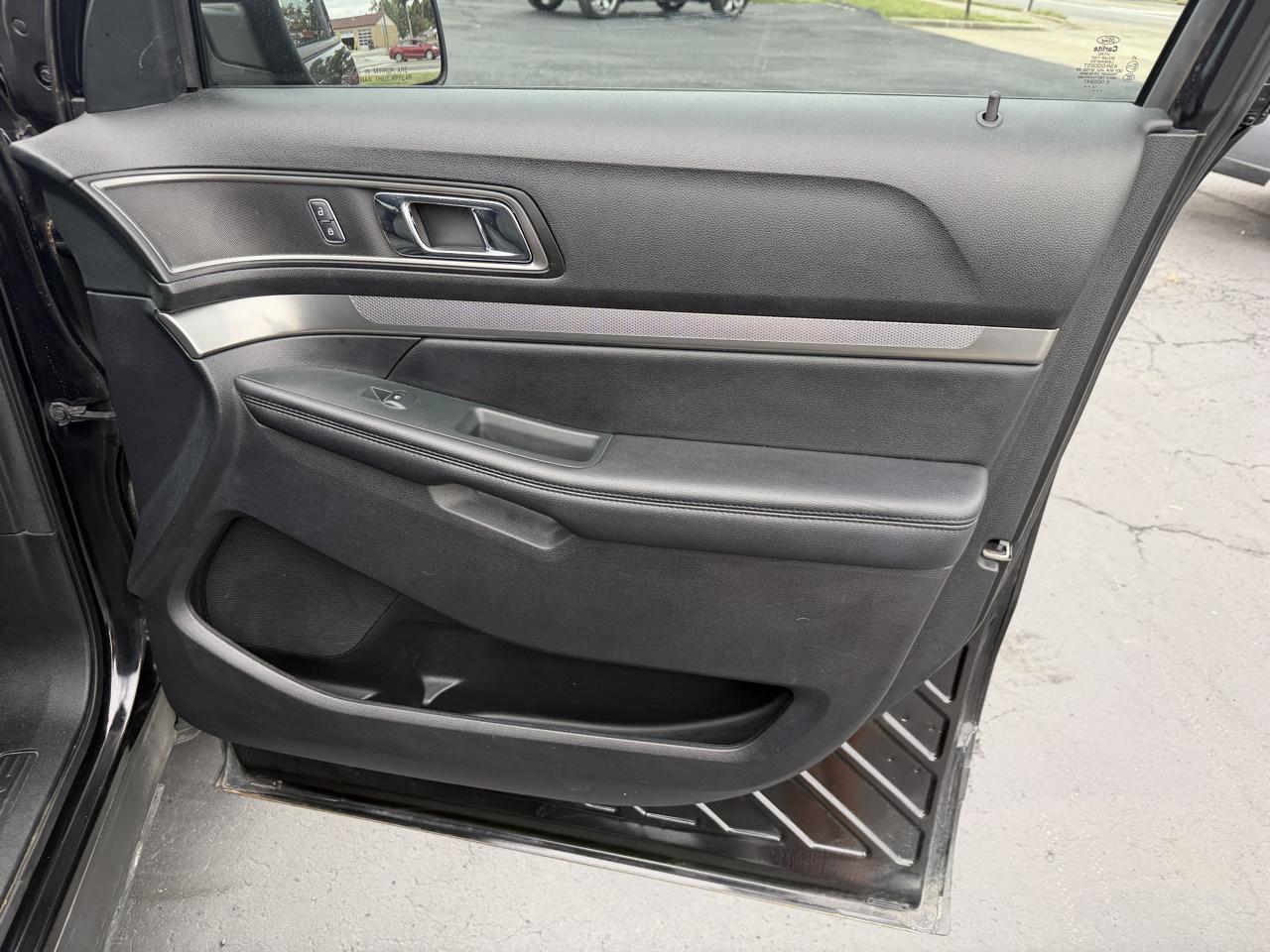 Ford Explorer XLT FWD 2019