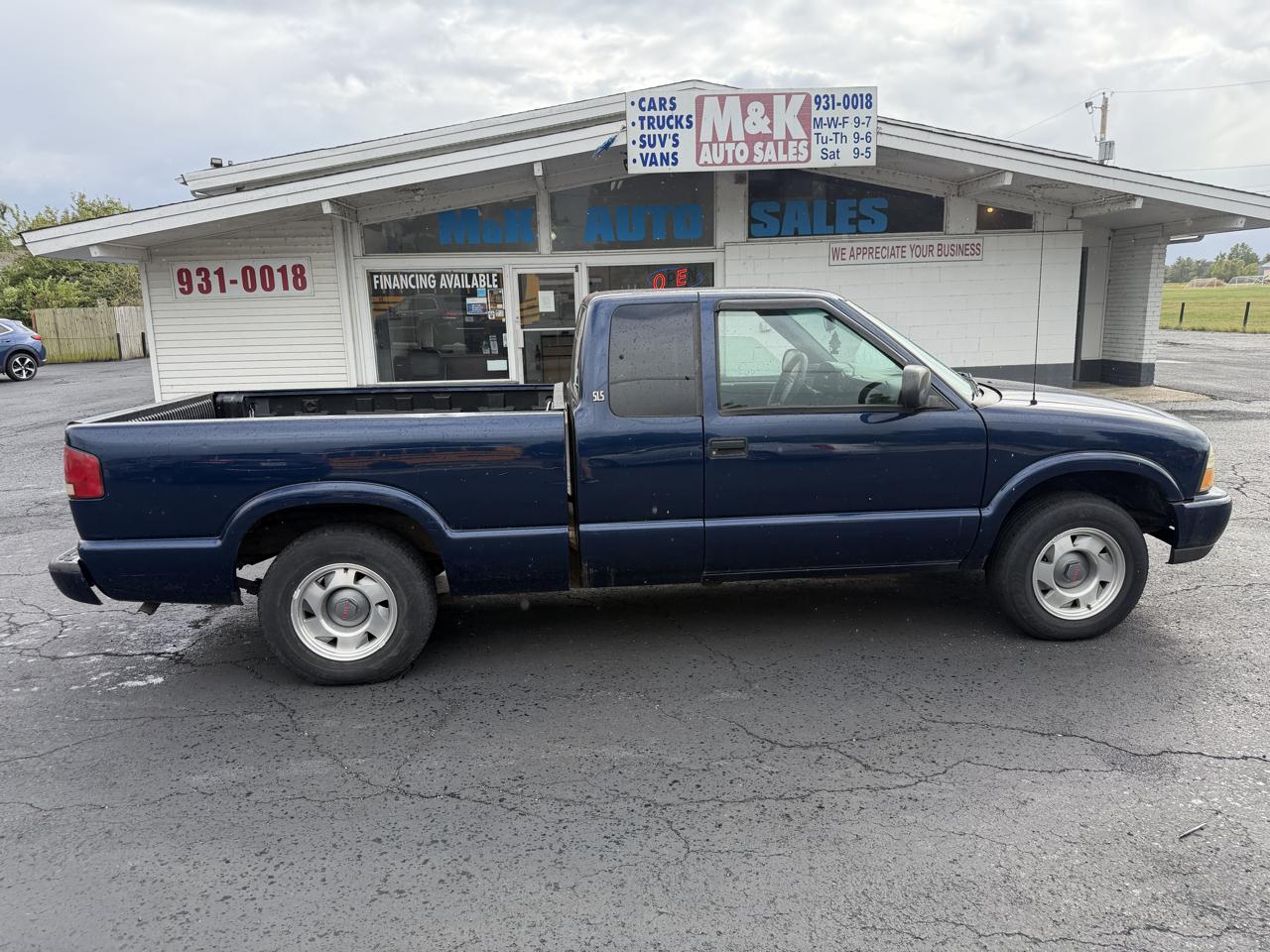 GMC Sonoma SL Ext. Cab Short Bed 2WD 2001
