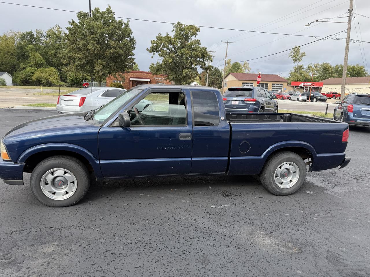 GMC Sonoma SL Ext. Cab Short Bed 2WD 2001