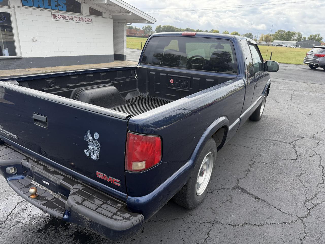 GMC Sonoma SL Ext. Cab Short Bed 2WD 2001