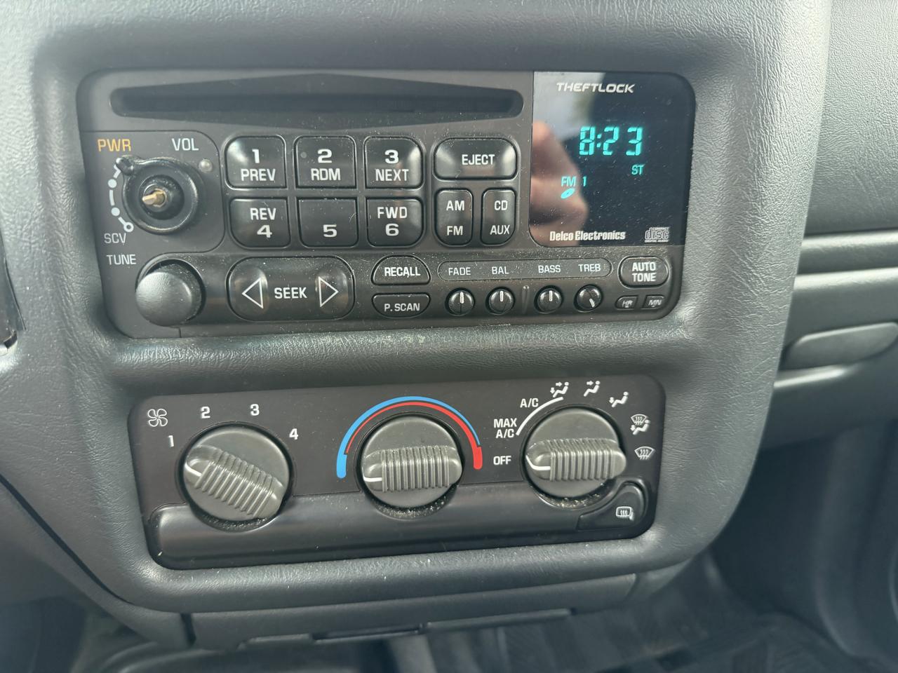 GMC Sonoma SL Ext. Cab Short Bed 2WD 2001