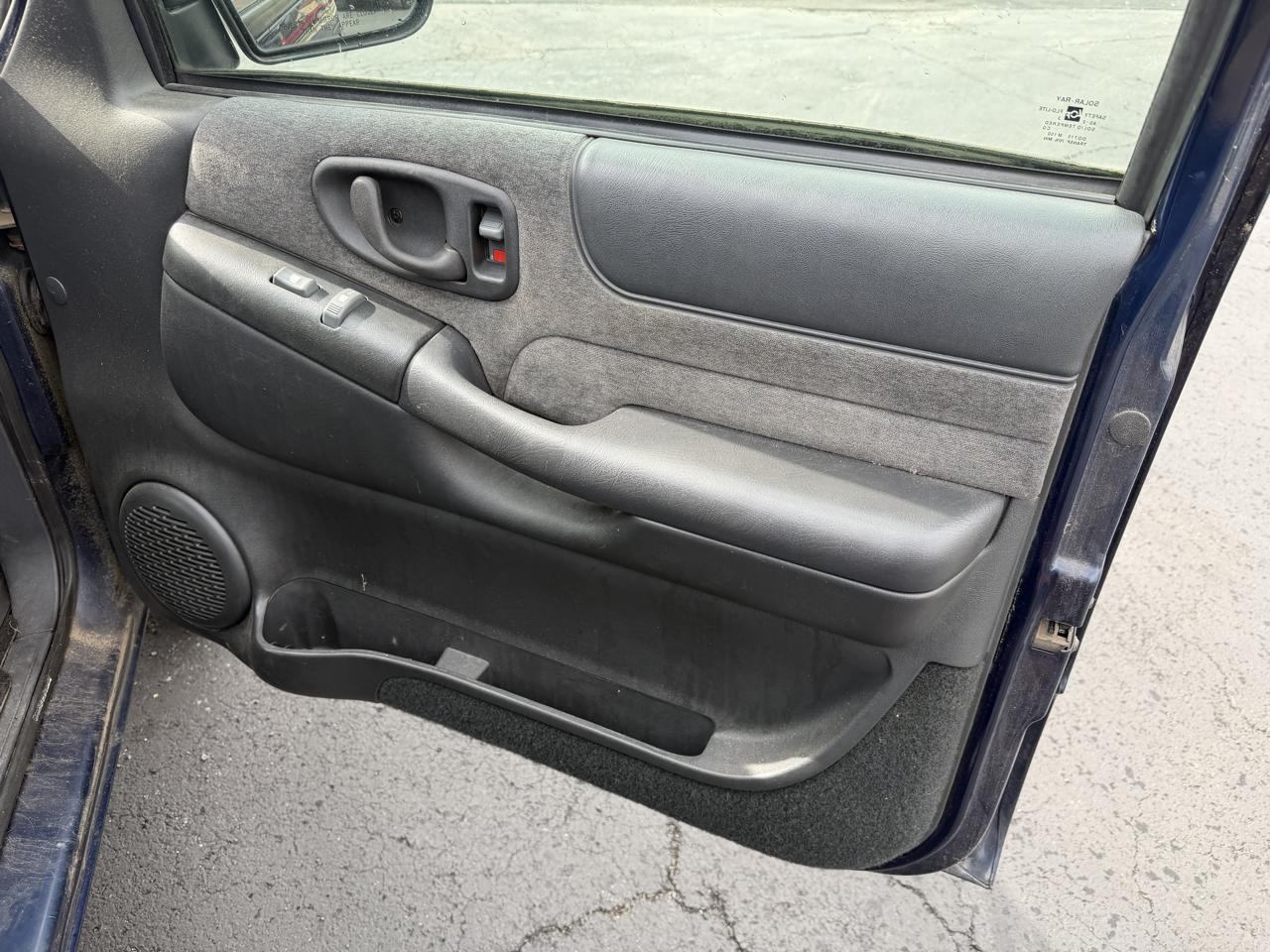 GMC Sonoma SL Ext. Cab Short Bed 2WD 2001