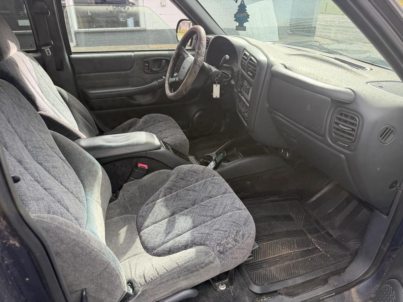 GMC Sonoma SL Ext. Cab Short Bed 2WD 2001