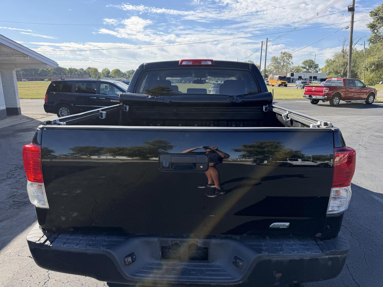 Toyota Tundra Tundra-Grade CrewMax 5.7L FFV 4WD 2012