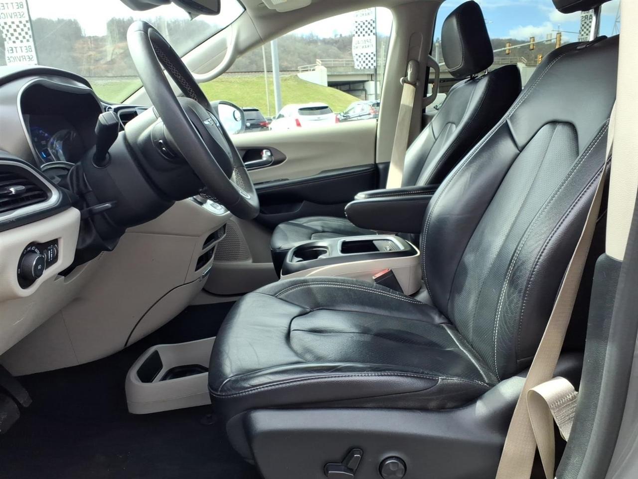Chrysler Pacifica Touring L FWD 2022