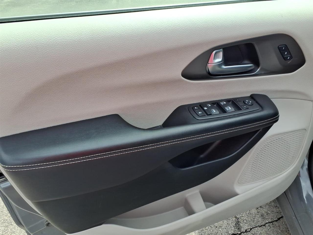 Chrysler Pacifica Touring L FWD 2022