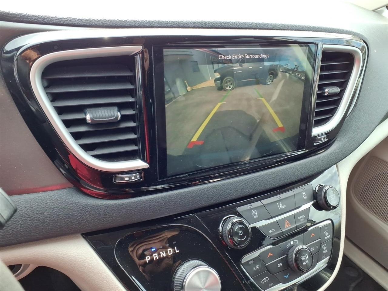 Chrysler Pacifica Touring L FWD 2022