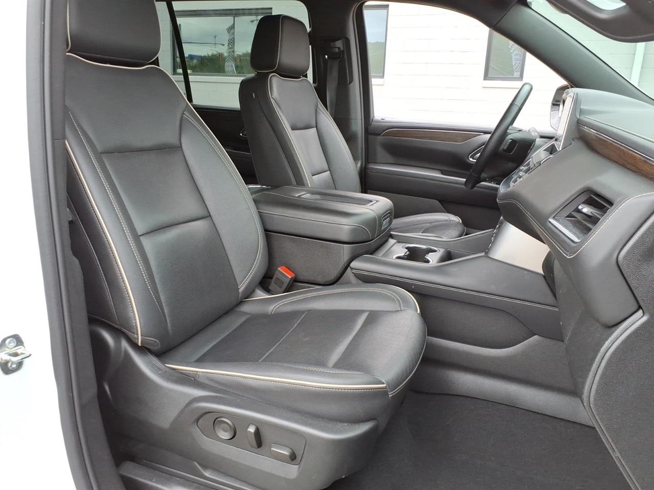 Chevrolet Suburban 2WD 4dr Premier 2023