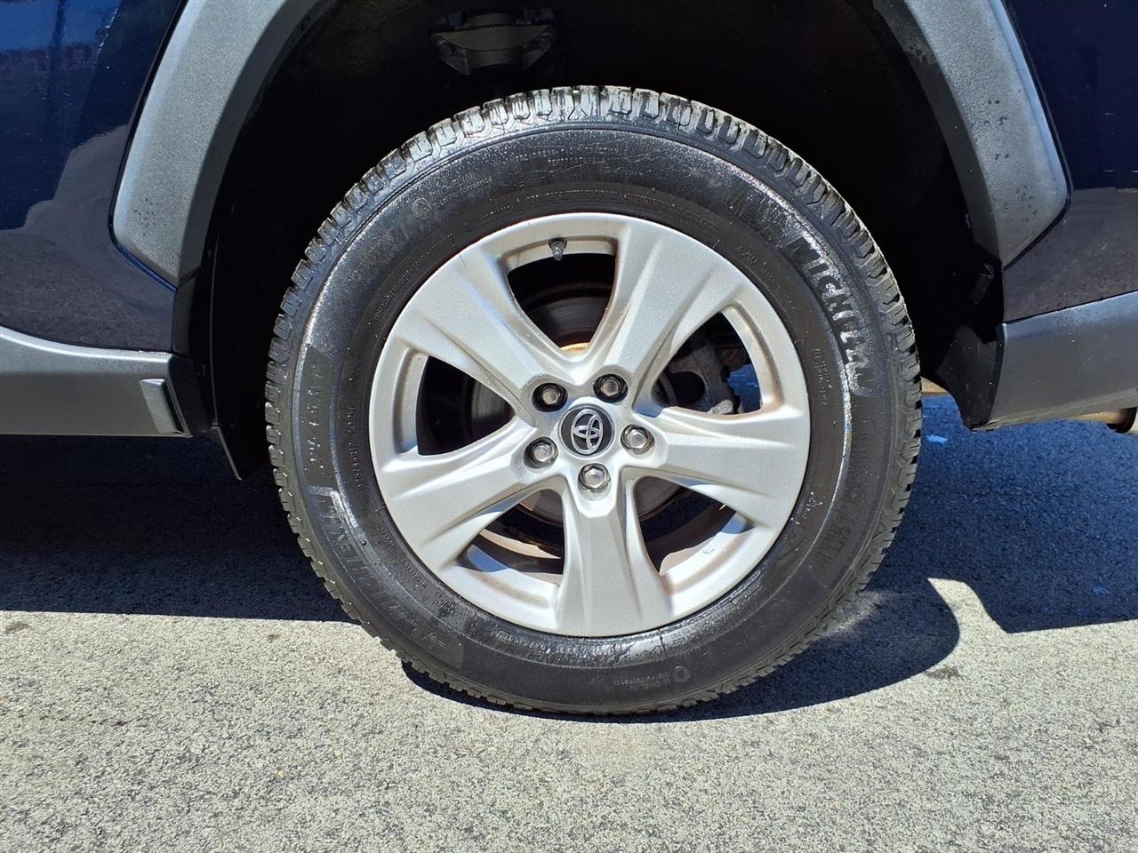 Toyota RAV4 XLE AWD (Natl) 2019