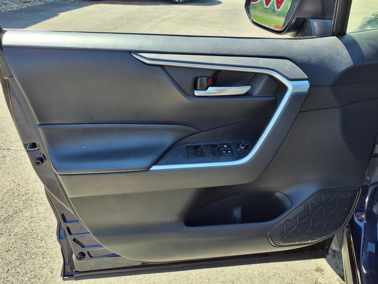 Toyota RAV4 XLE AWD (Natl) 2019