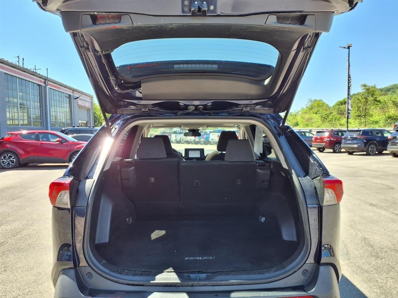 Toyota RAV4 XLE AWD (Natl) 2019