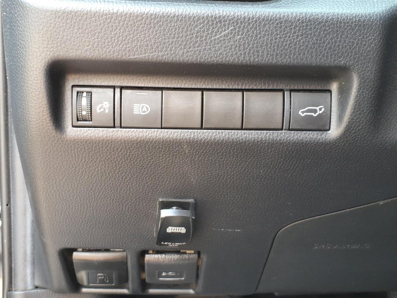 Toyota RAV4 XLE Premium FWD (Natl) 2020