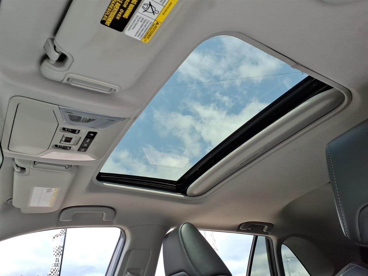 Toyota RAV4 XLE Premium FWD (Natl) 2020
