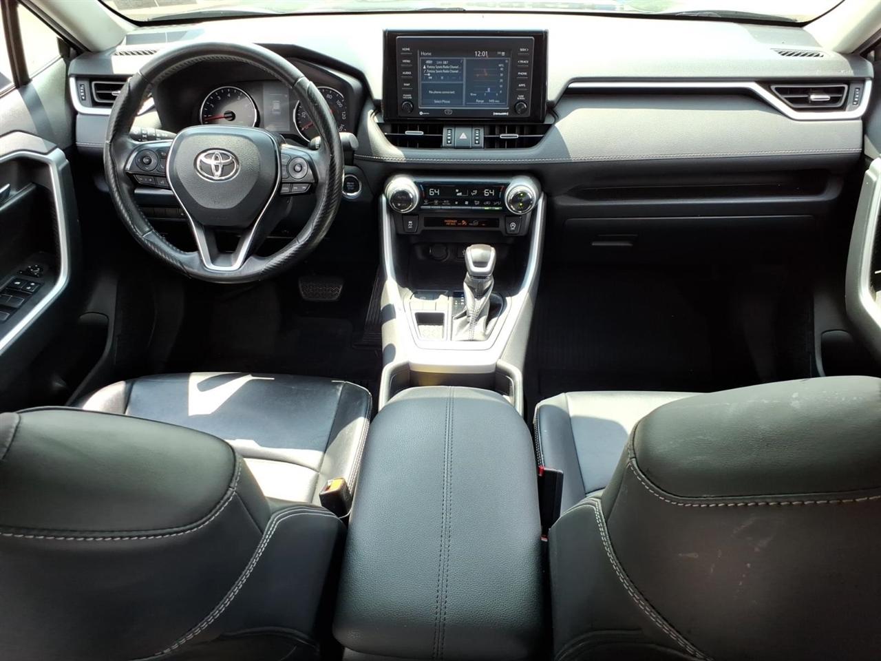 Toyota RAV4 XLE Premium FWD (Natl) 2020