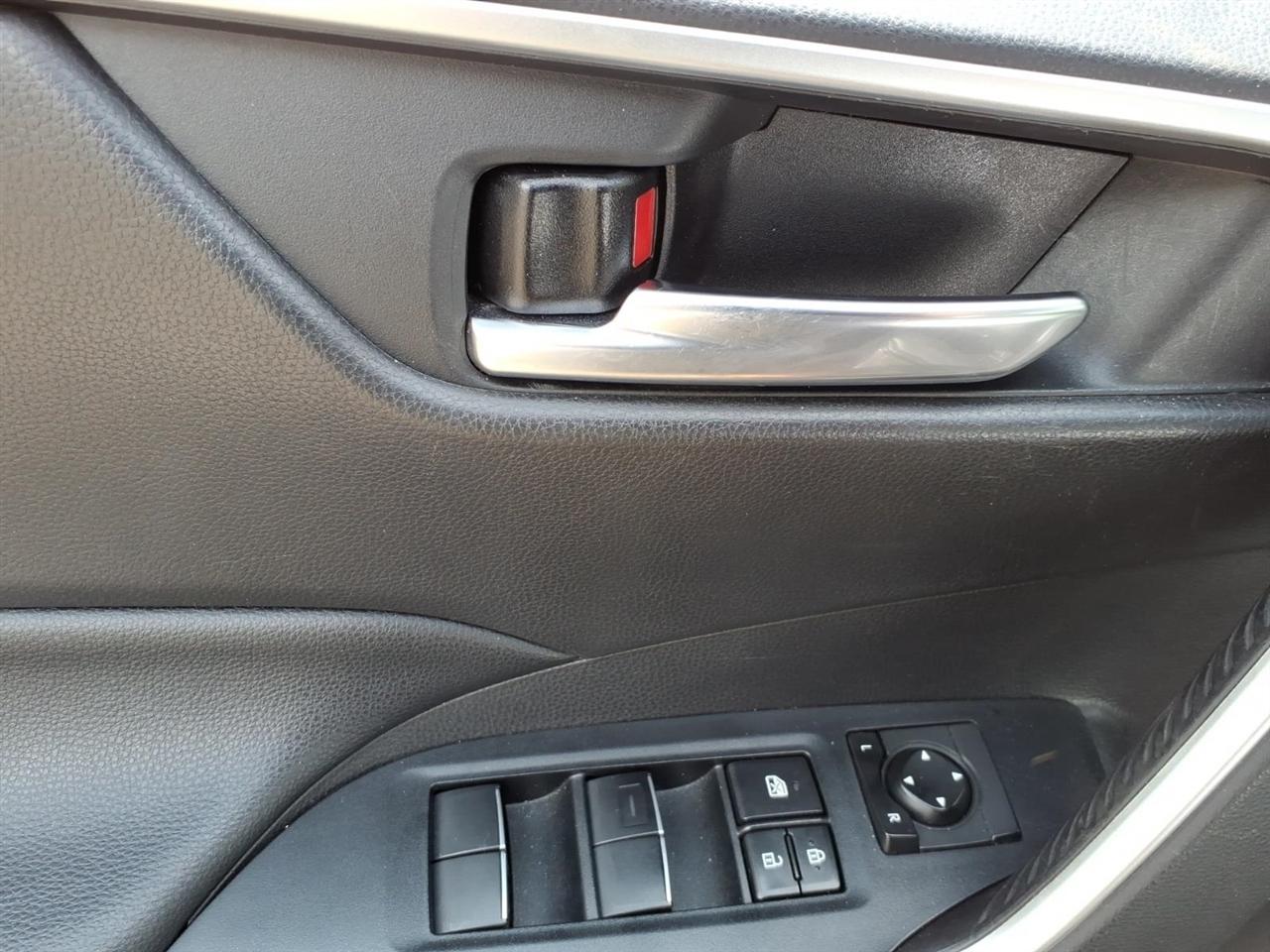 Toyota RAV4 XLE Premium FWD (Natl) 2020