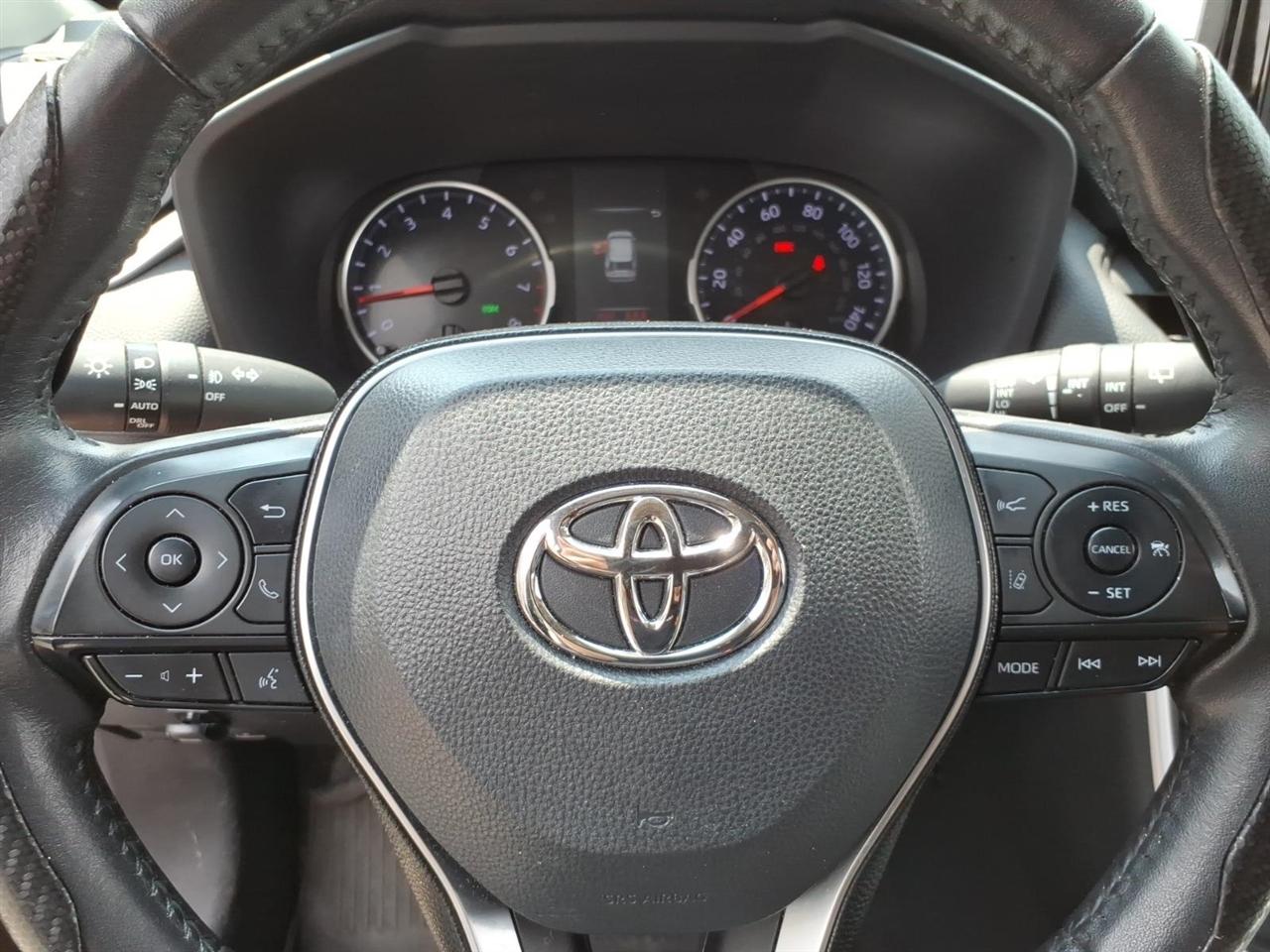 Toyota RAV4 XLE Premium FWD (Natl) 2020