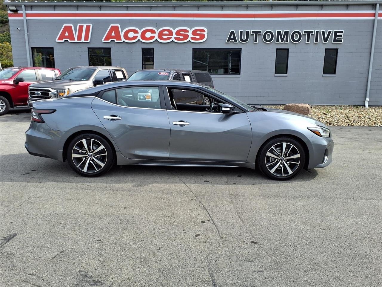 2023 Nissan Maxima SL Sedan