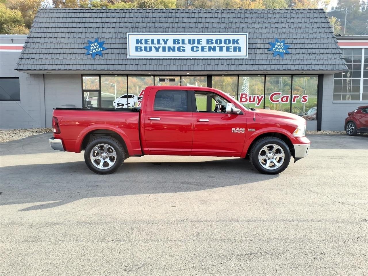 2015 RAM 1500 4WD Crew Cab 140.5" Laramie
