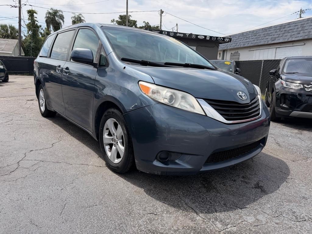 2014 Toyota Sienna LE FWD 8-Passenger V6