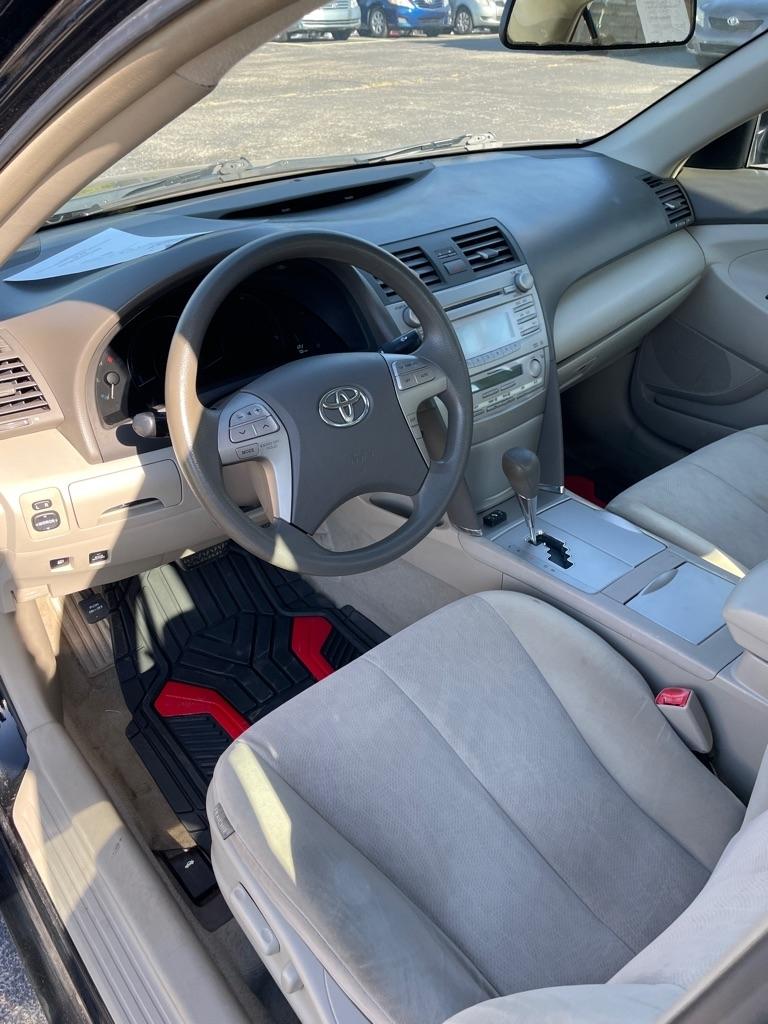 Toyota Camry photo 9
