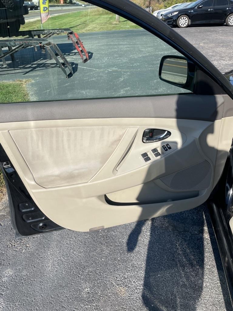 Toyota Camry photo 10