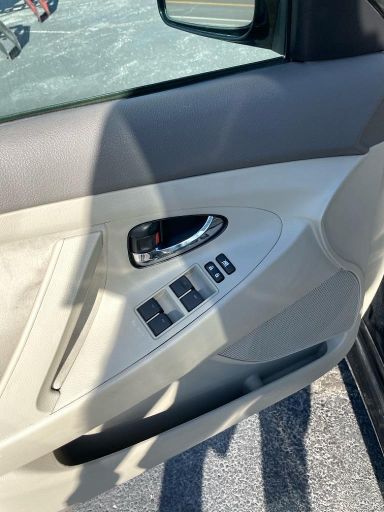 Toyota Camry photo 11