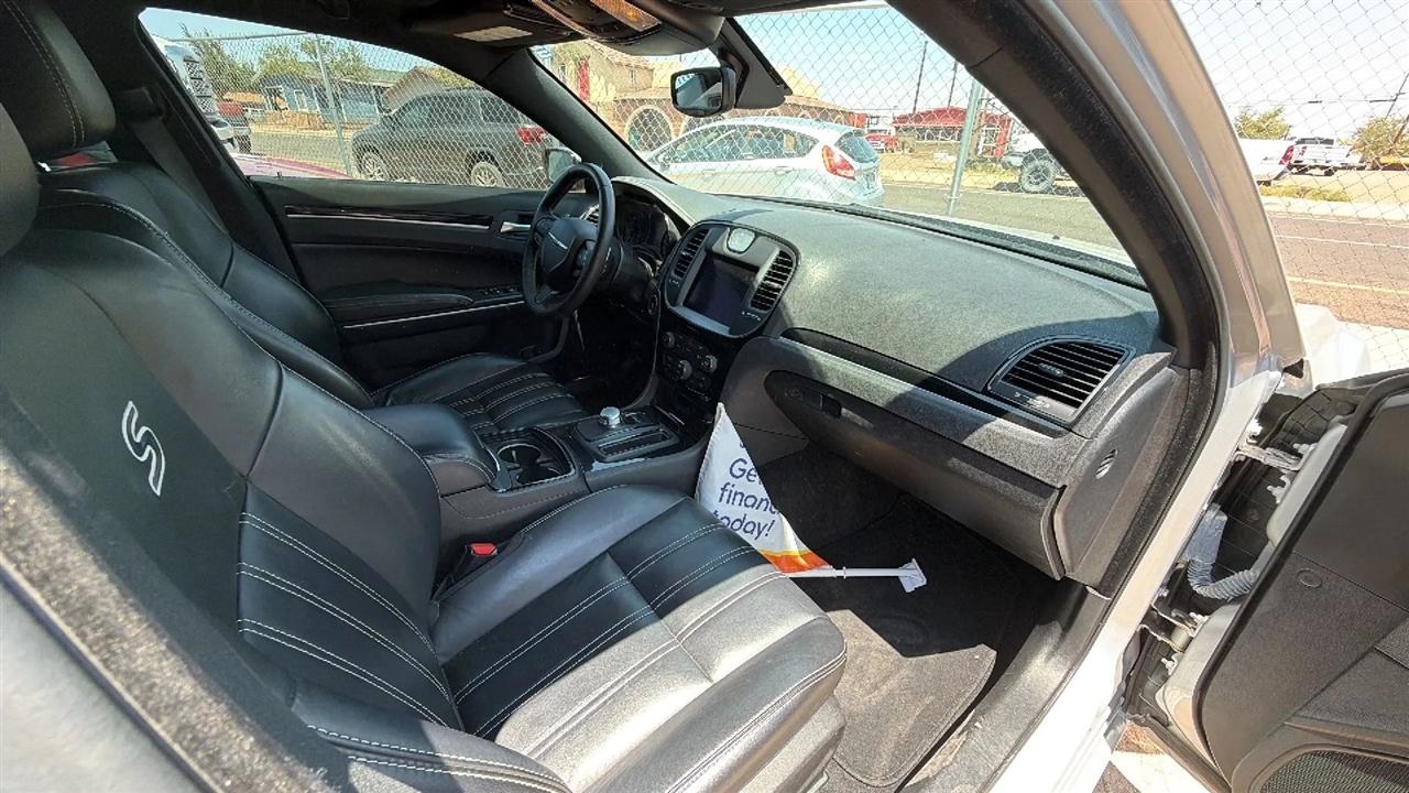 Chrysler 300 S V6 2023