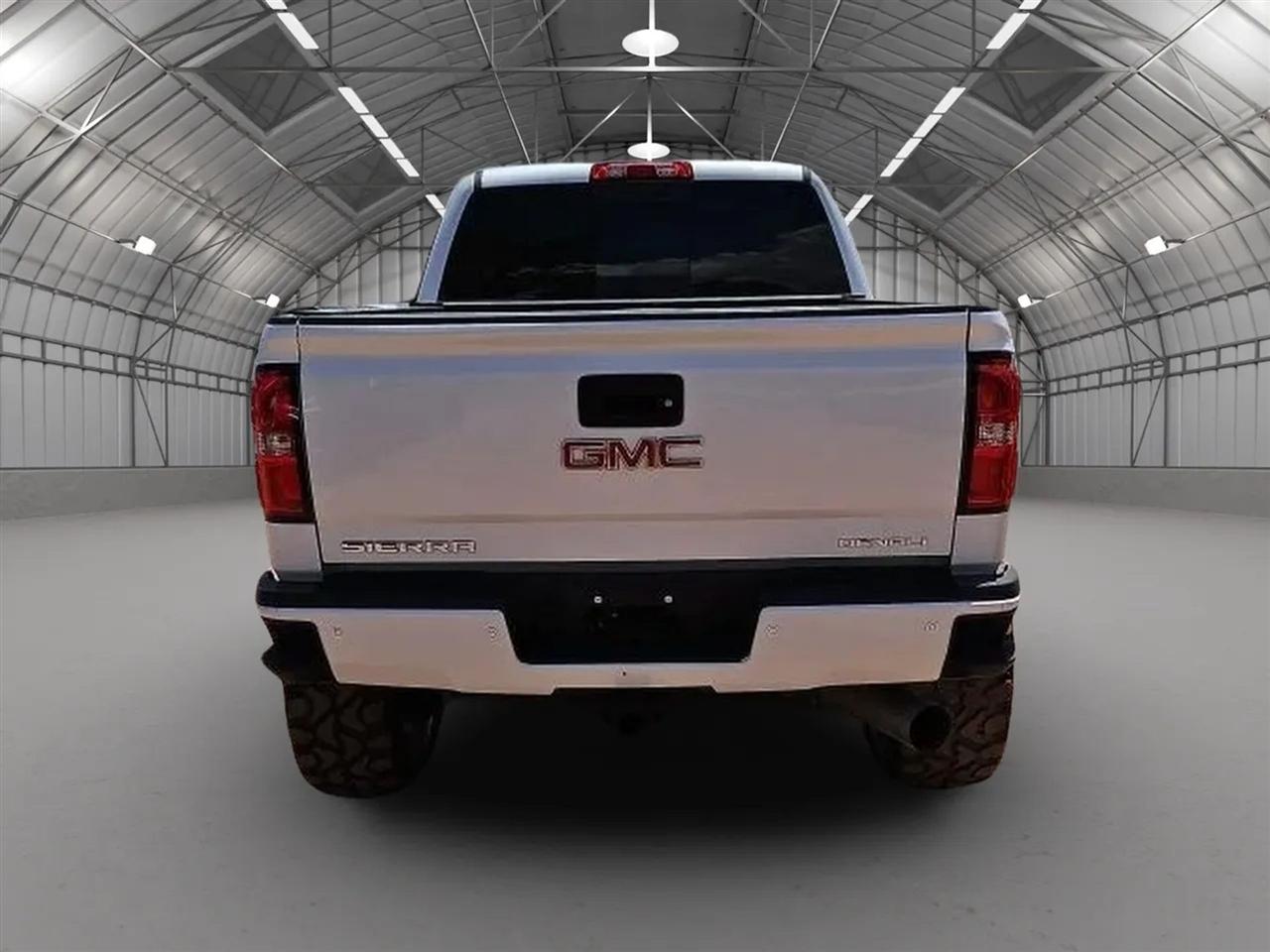 GMC Sierra 2500HD Denali Crew Cab 4WD 2019