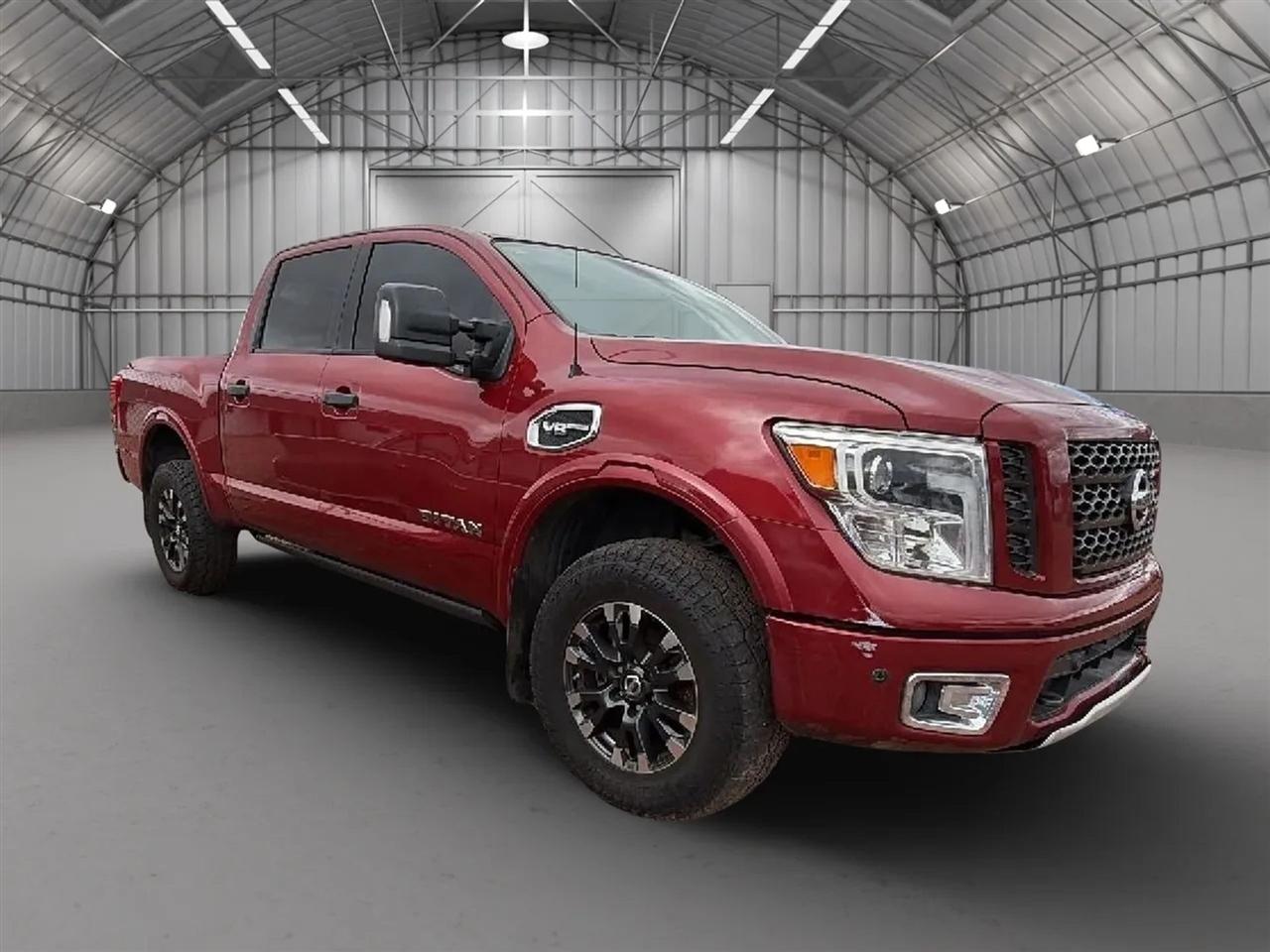 Nissan Titan Platinum Reserve Crew Cab 4WD 2017