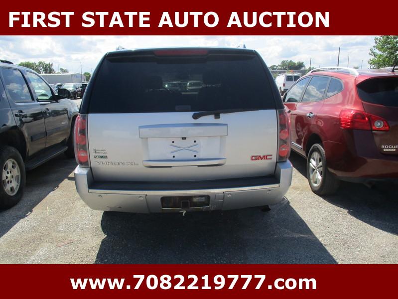 GMC Yukon XL  2010