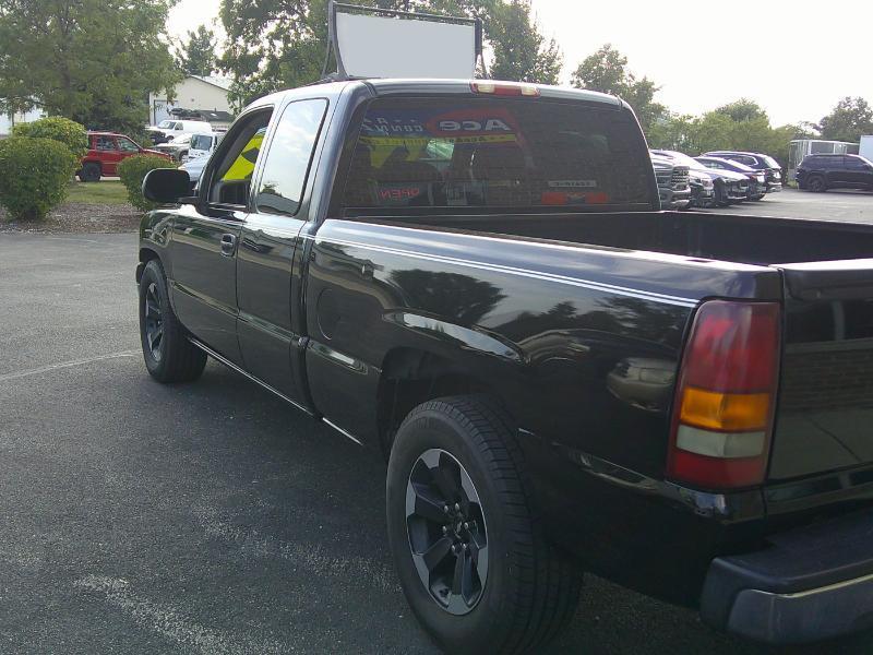 Chevrolet Silverado 1500 LS Ext. Cab 3-Door Long Bed 2WD 2000