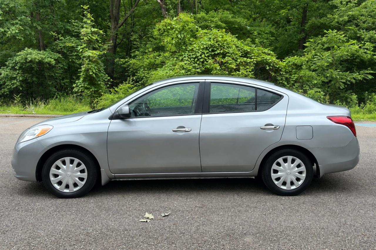 Nissan Versa 1.6 S Sedan 2012