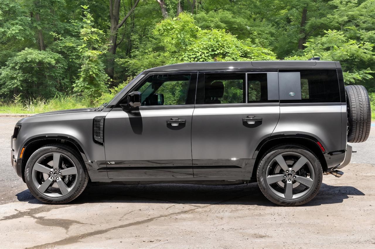 Land Rover Defender  2023