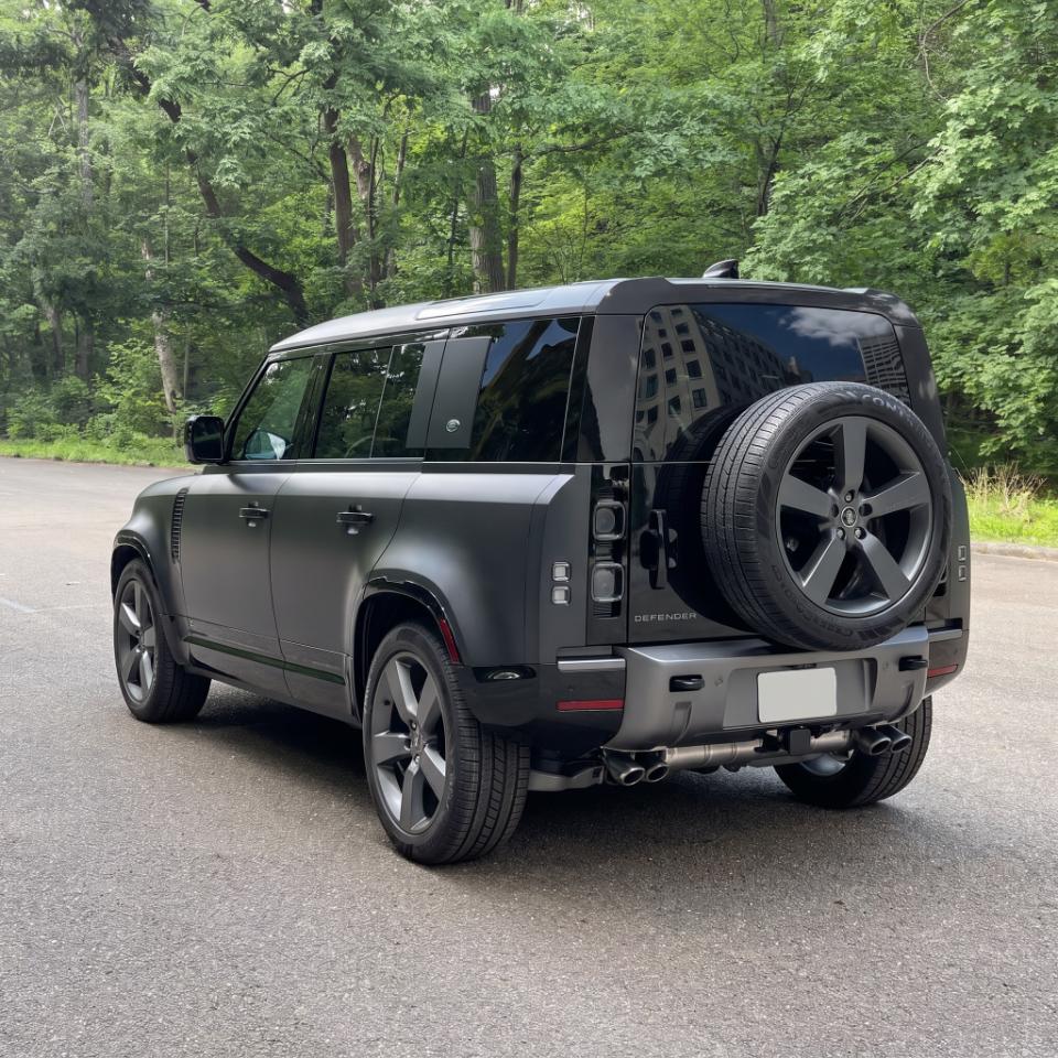 Land Rover Defender  2023