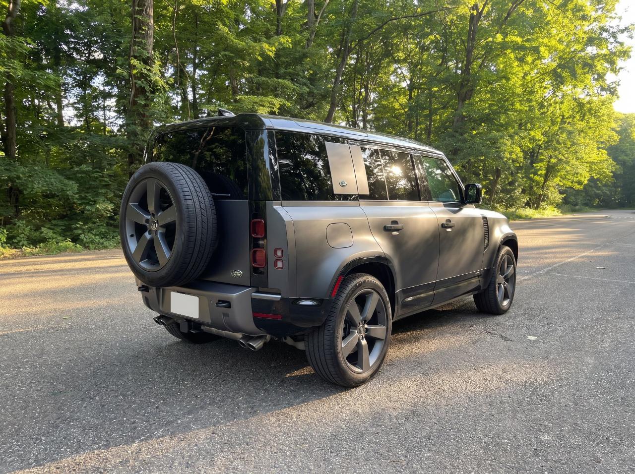 Land Rover Defender  2023