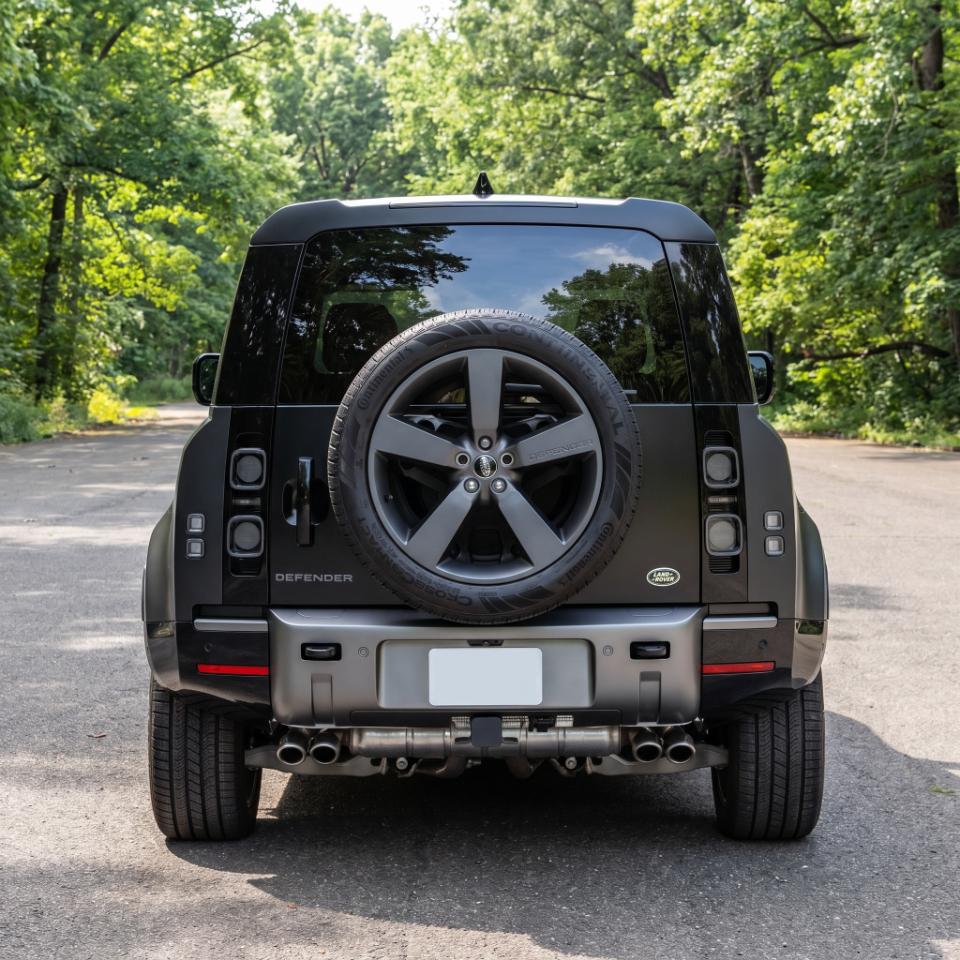 Land Rover Defender  2023