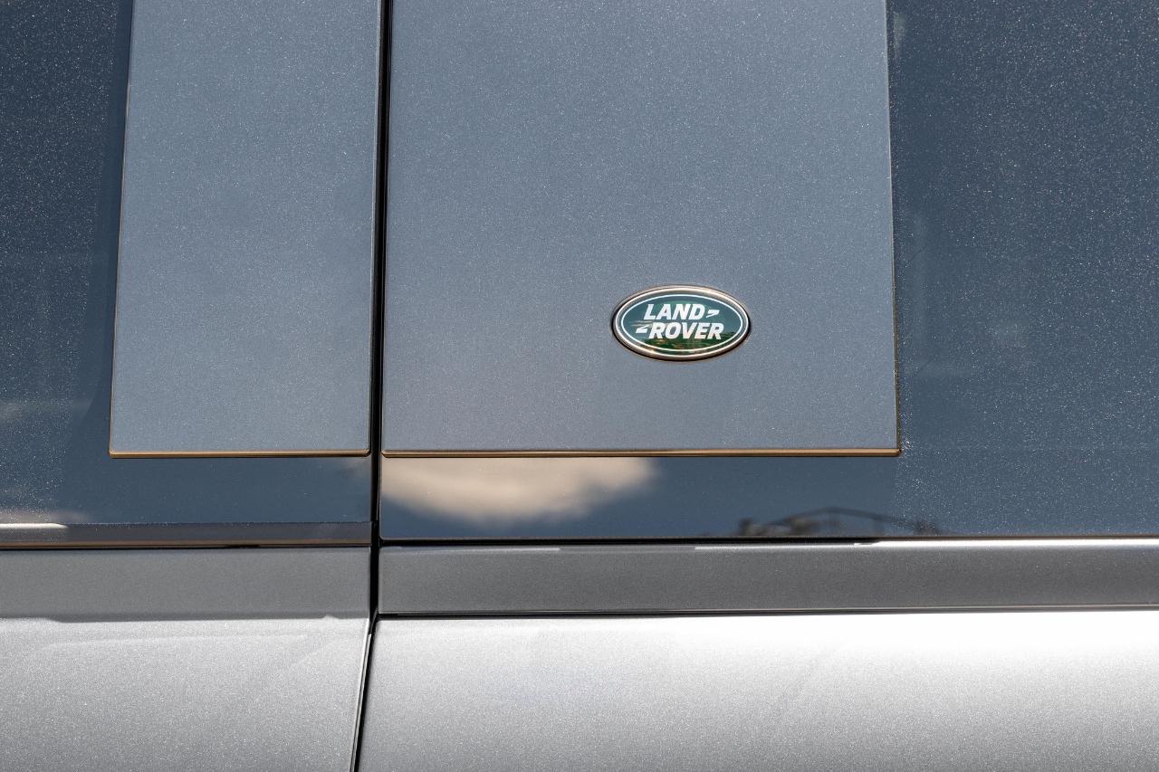 Land Rover Defender  2023
