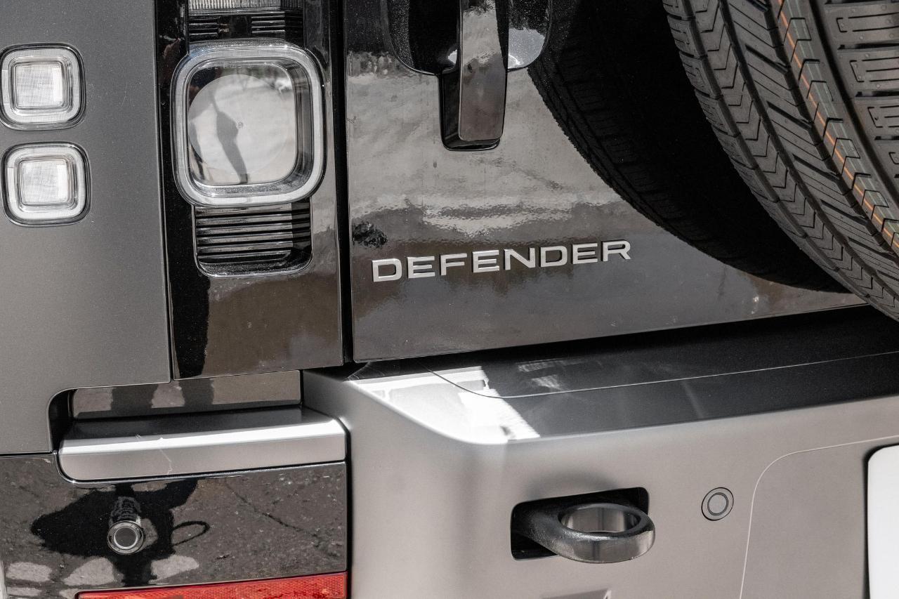 Land Rover Defender  2023