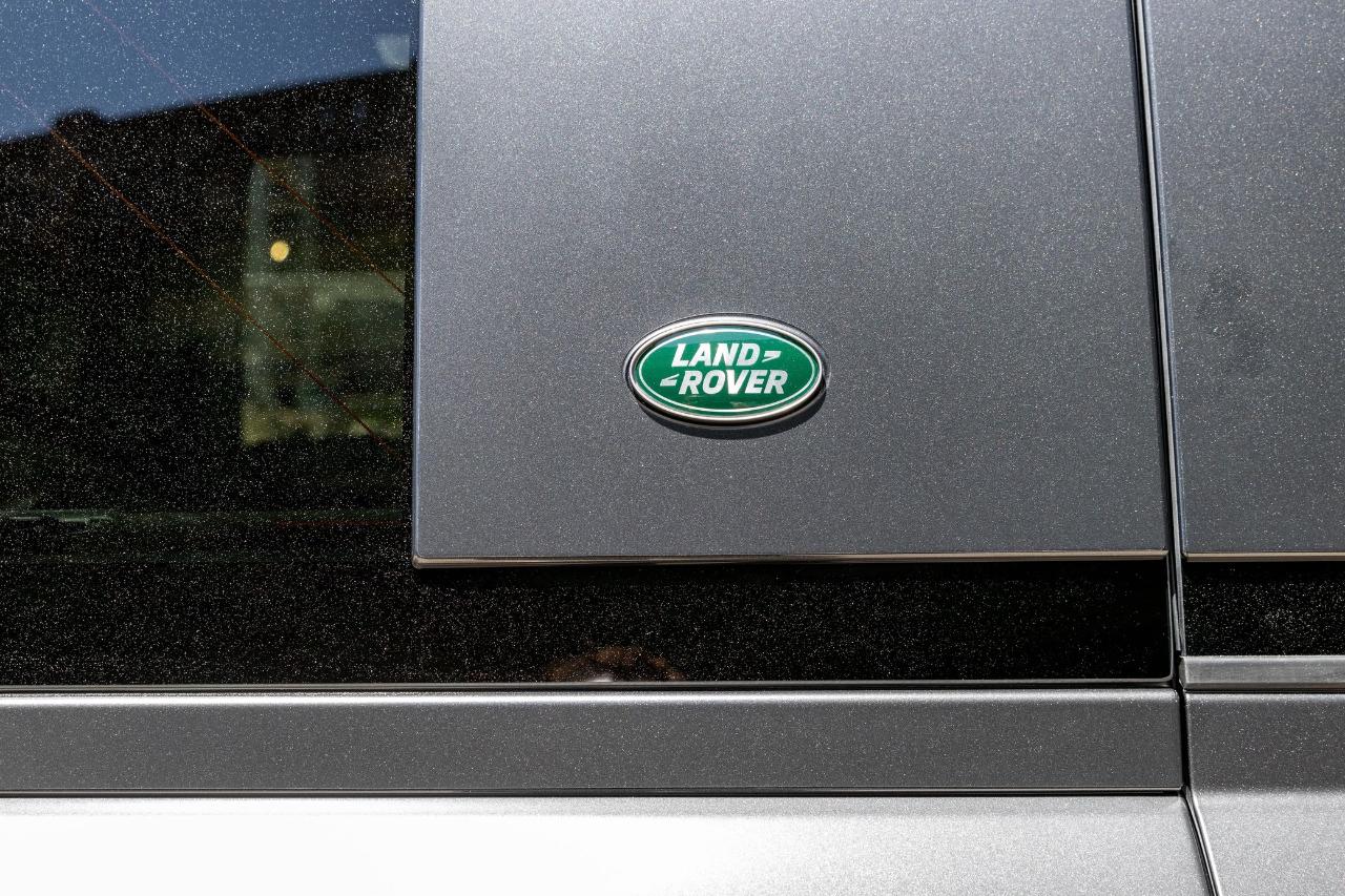 Land Rover Defender  2023