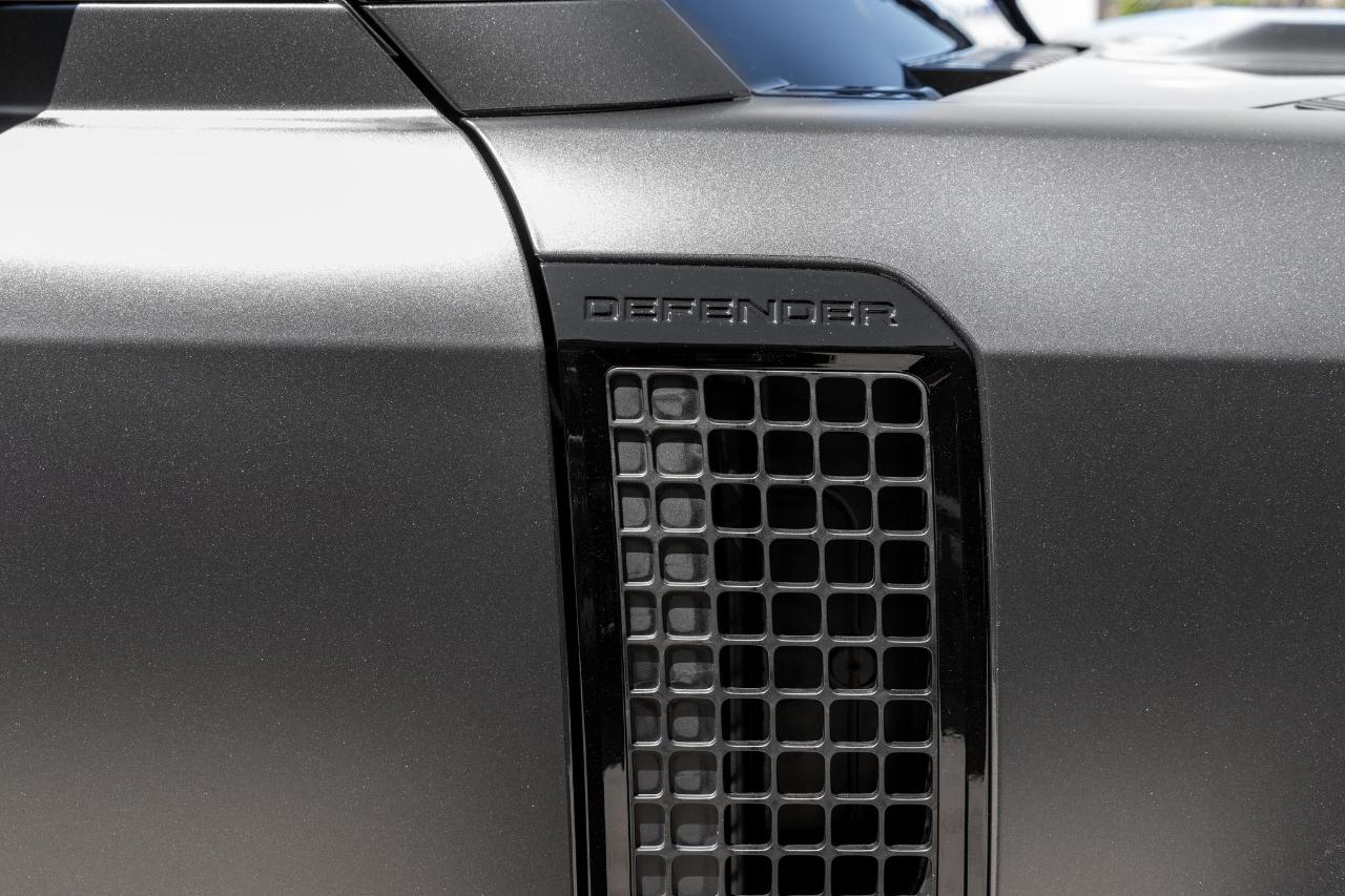 Land Rover Defender  2023