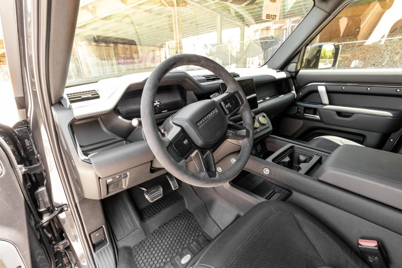 Land Rover Defender  2023