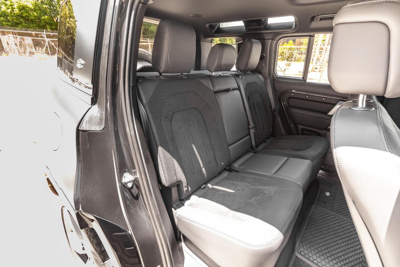 Land Rover Defender  2023