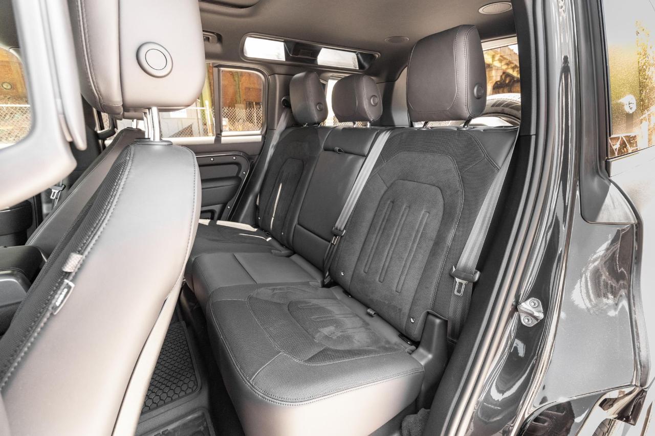 Land Rover Defender  2023