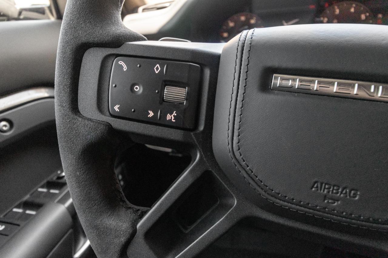 Land Rover Defender  2023
