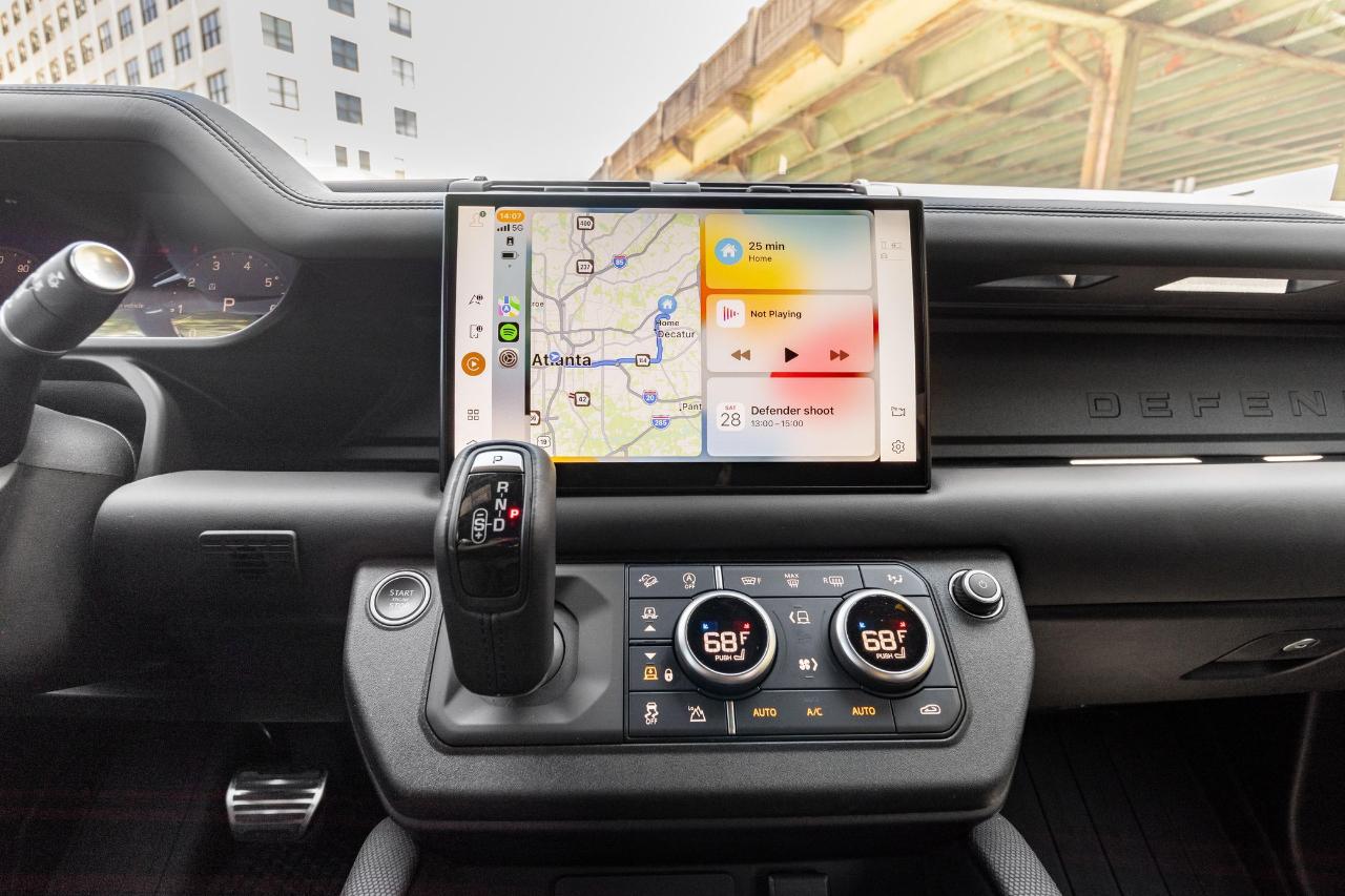 Land Rover Defender  2023
